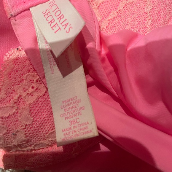Victoria's Secret Pink Molded Cup Bra - Picture 2 of 2
